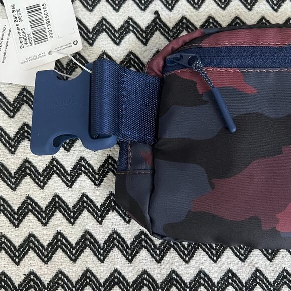 NWT Heritage 365 Camo Smoky Red Night Sea Multi lululemon Everywhere Belt Bag - Picture 7 of 12